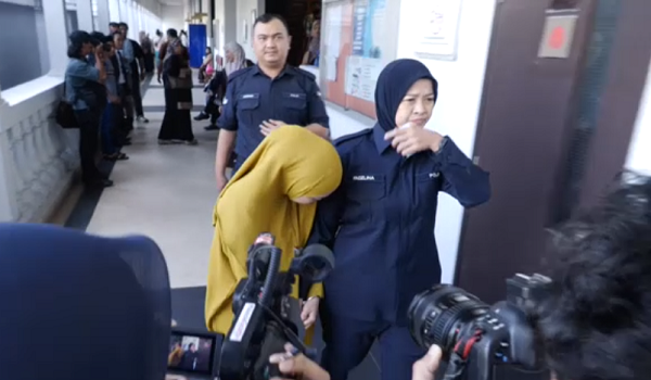 Nor Fatihah Abdul Rahim dibawa keluar dari Mahkamah Sesyen Kuala Lumpur.